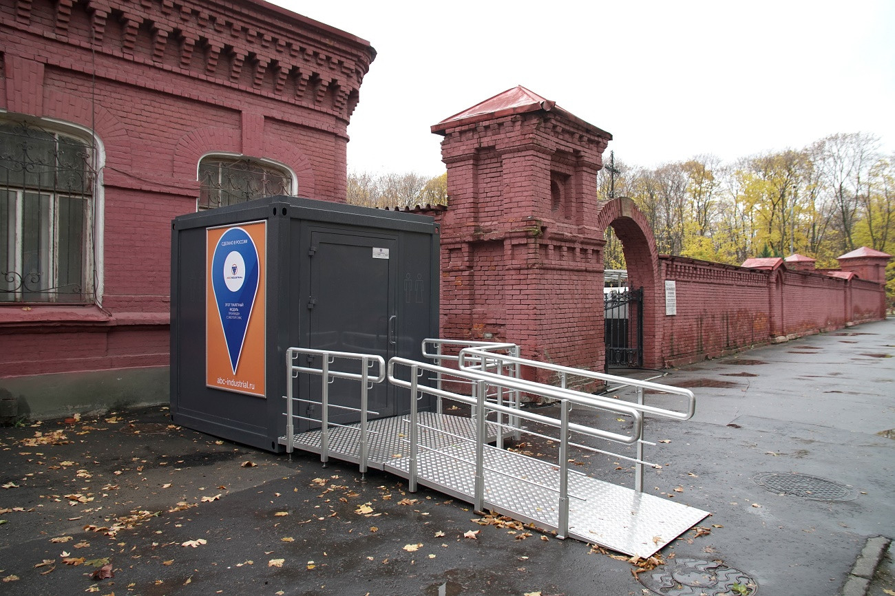 Туалетные модули "Андорра" и "Монако" в Москва-Сити