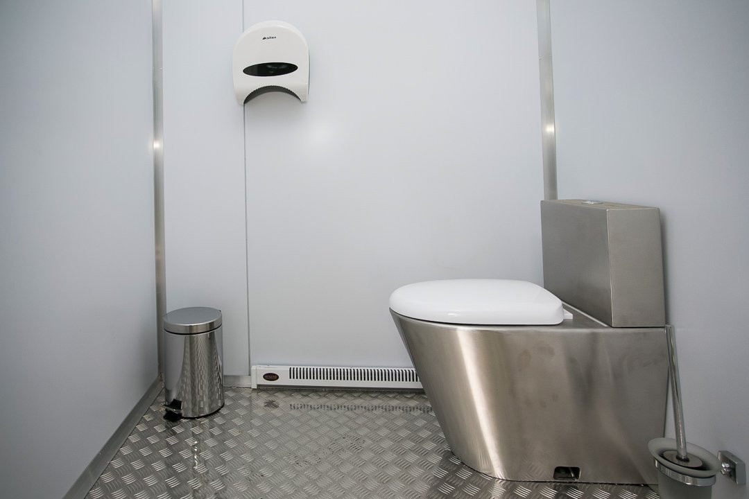 Туалетный модуль "Амстердам" в парке Люблино